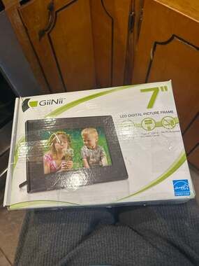 GiiNii 7"LED Digital Picture Frame GT-7010P-1 New Sealed USB SD Slideshow Clock
